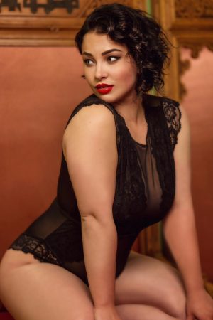Hostess Crazy sexy brunette – Haifa